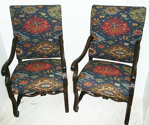 french antique Pair of Louis XIV Chairs rug pattern