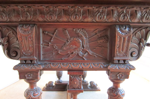 9218-armorial carving
