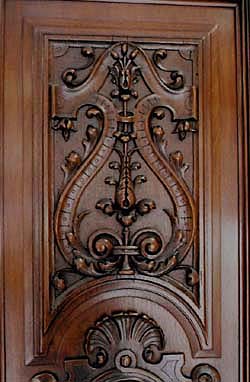 3092-carving on door of armoire