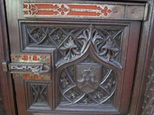5112b-gothic panel with roosters