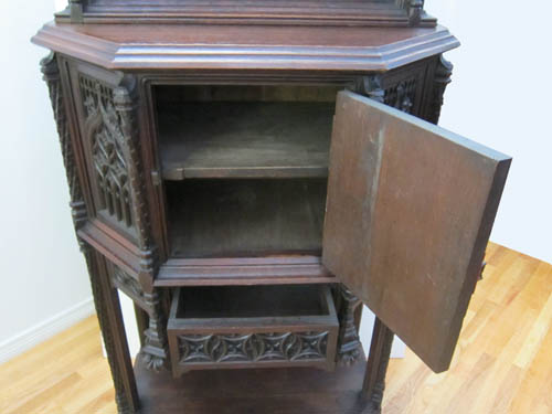 5112b-gothic cabinet interior