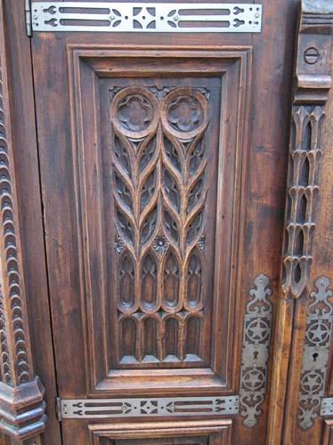 5125-gothic tracery in form of tall flower