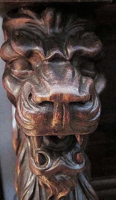5183a-detail of lion's face