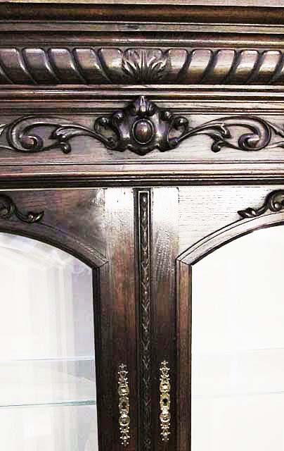 5183a-center of upper portion of antique cabinet
