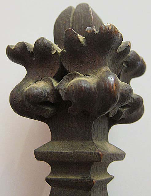 5193-detail of flame-shaped finial