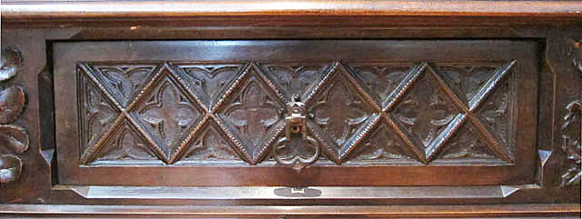 5216-gothic drawer carving