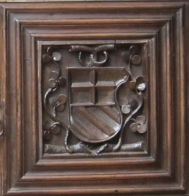 5216-coat of arms with shamrocks