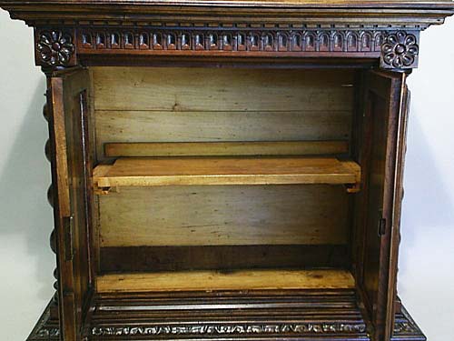 9230-interior of louis xiii cabinet
