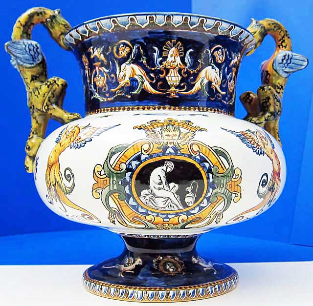 gien vase Renaissance serpent handles