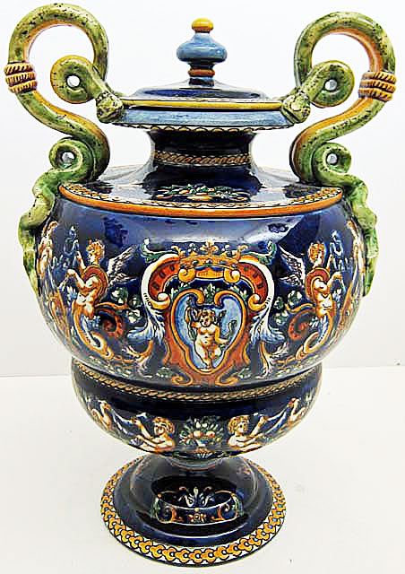 Gien vase Renaissance fond bleu serpent handles