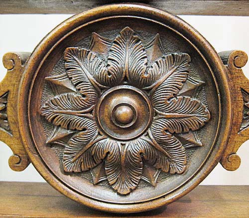 3112-intricately carved flower