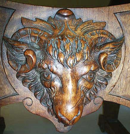 4130-ram's head carved walnut