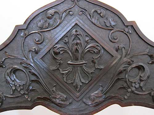 4187-savonarola-chair-detail-fleur-de-lys