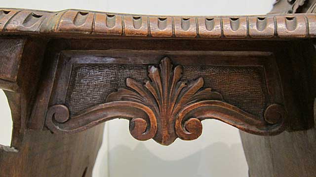 sgabello side detail