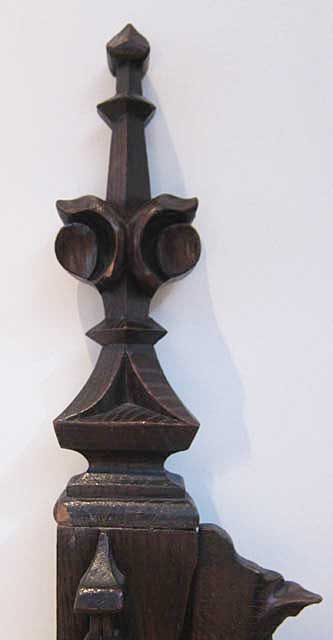 bench finial left