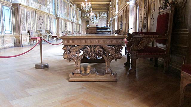 antique-table-galerie-francois-i-fontainebleau