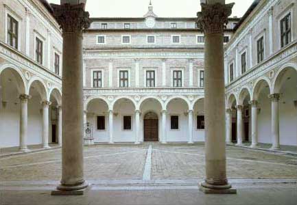 Laurana courtyard Urbino