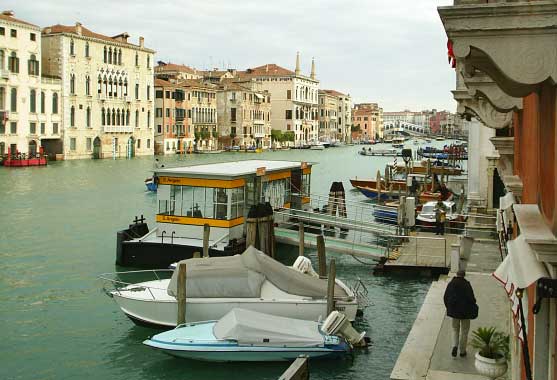 rialto bridge grand canal