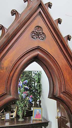 5128-trefoil motifs gothic mirror
