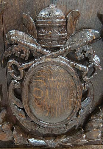 5172-papal crown and crossed keys mirror detail