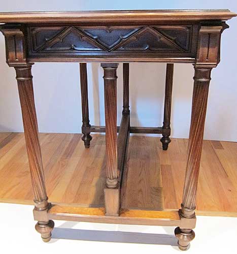 5122-gothic table corner