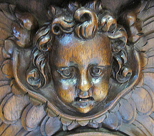 5181-carved angelot