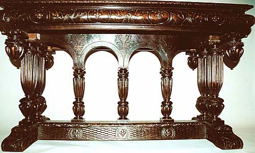 9210-trestle fleur-de-lis table