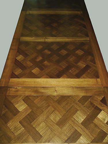9211-table top extended walnut parquet