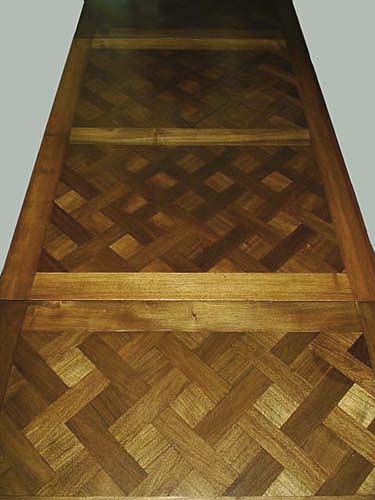 9211-table top extended walnut parquet